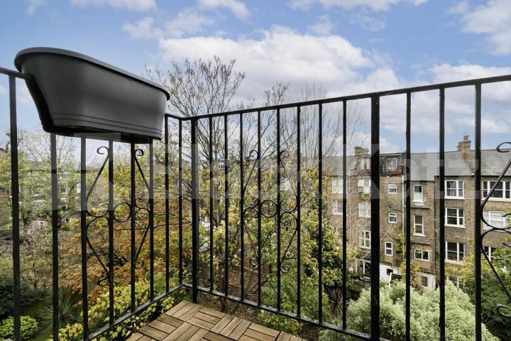 			1 Bedroom, 1 bath, 1 reception Apartment			 Garlinge Road, Kilburn